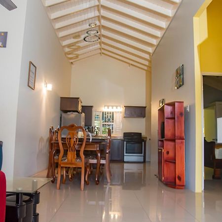 אוצ'ו ריוס Paradise Villa Sleep 6 Private Pool מראה חיצוני תמונה
