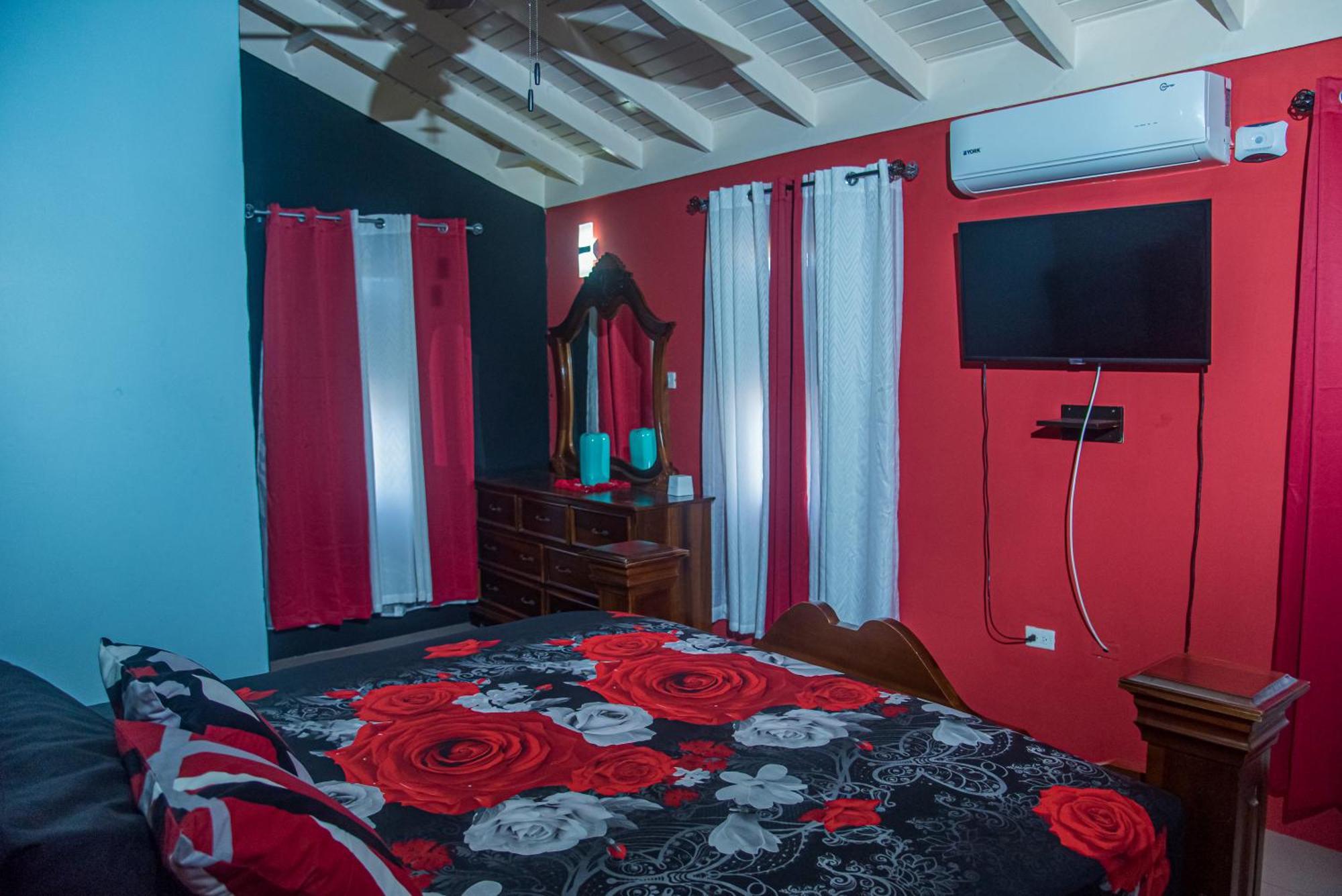 אוצ'ו ריוס Paradise Villa Sleep 6 Private Pool מראה חיצוני תמונה